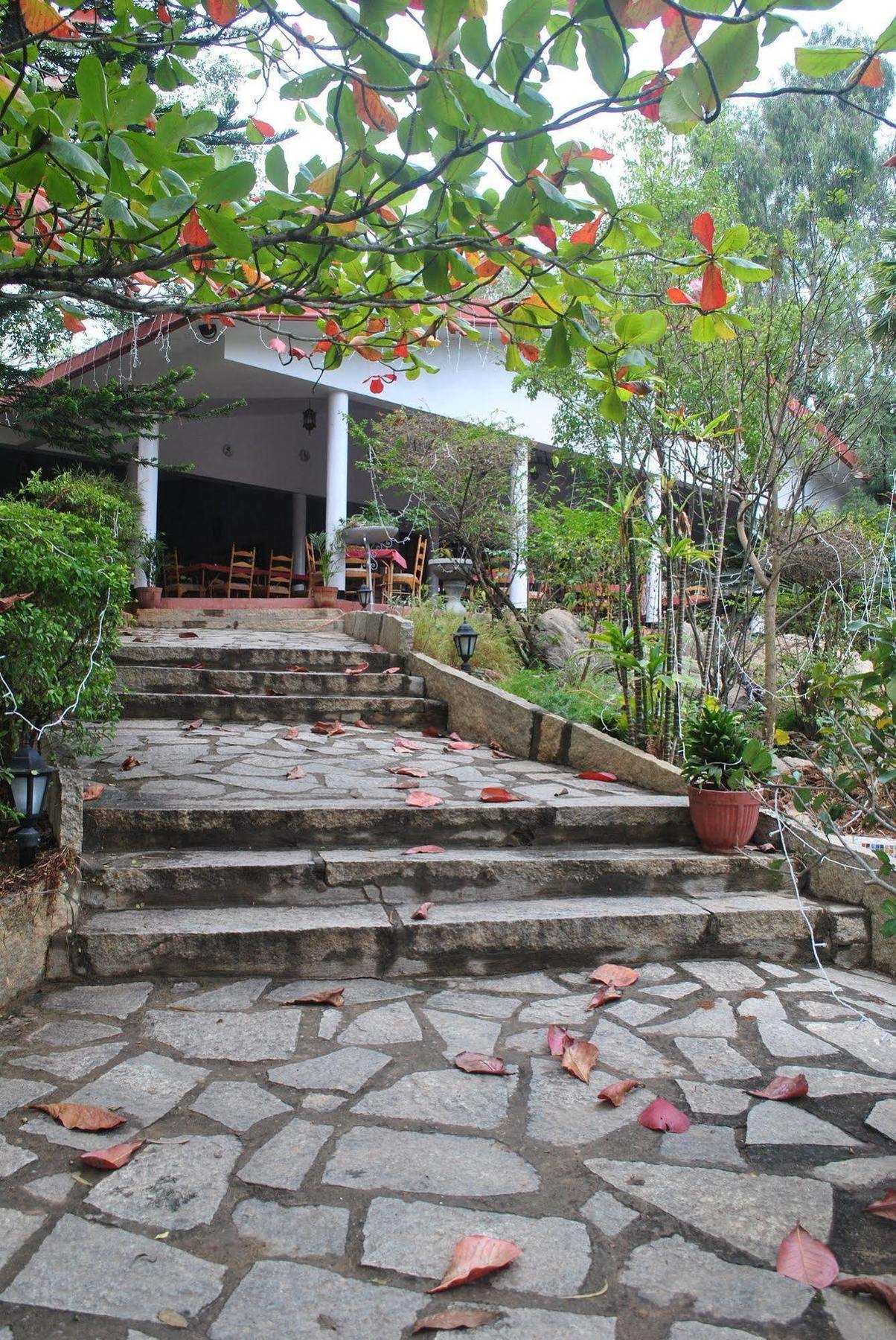 Eagle Ridge Resort Bangalore Extérieur photo