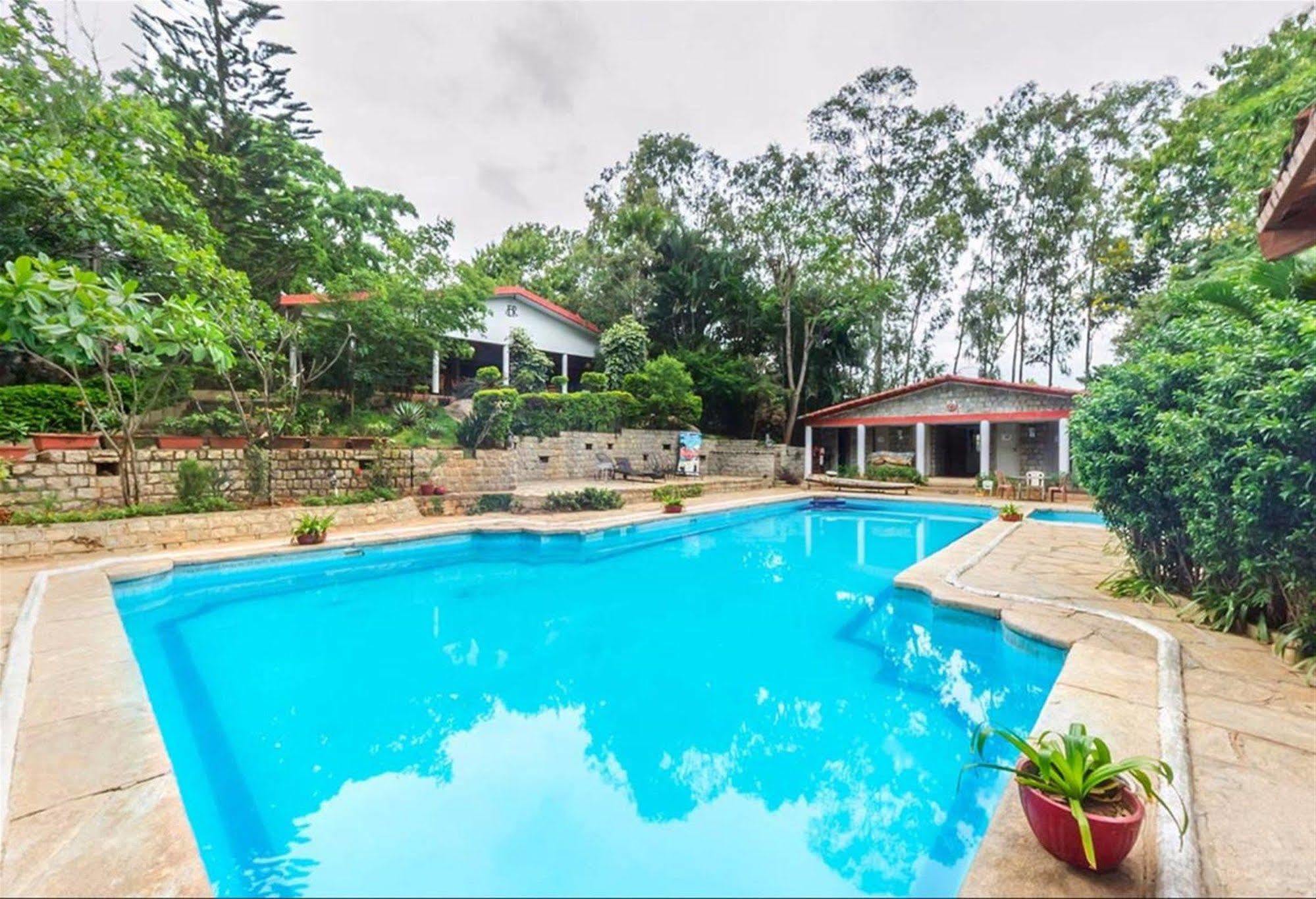 Eagle Ridge Resort Bangalore Extérieur photo