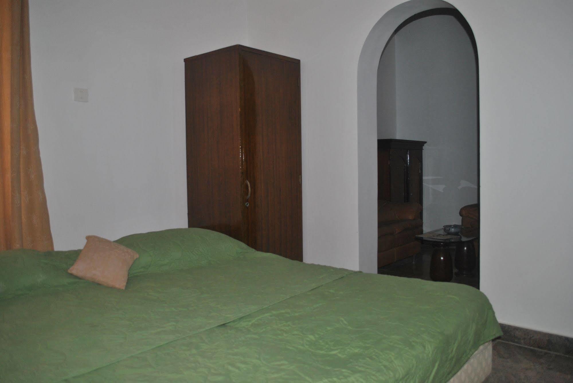 Eagle Ridge Resort Bangalore Extérieur photo